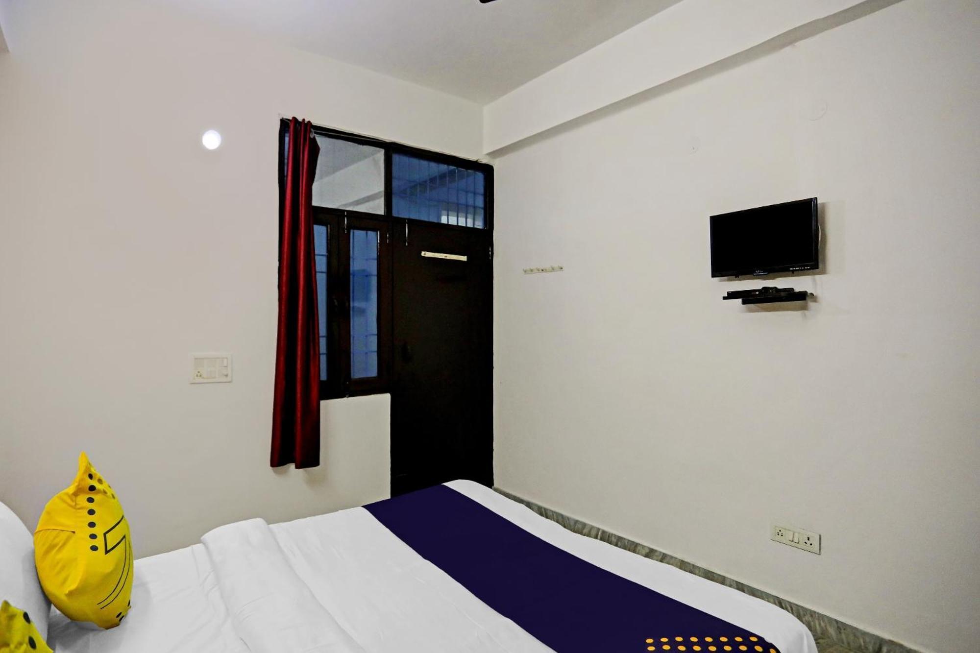 Spot On Raj Hotel Vip Near Worlds Of Wonder Kalkaji Devi Екстер'єр фото