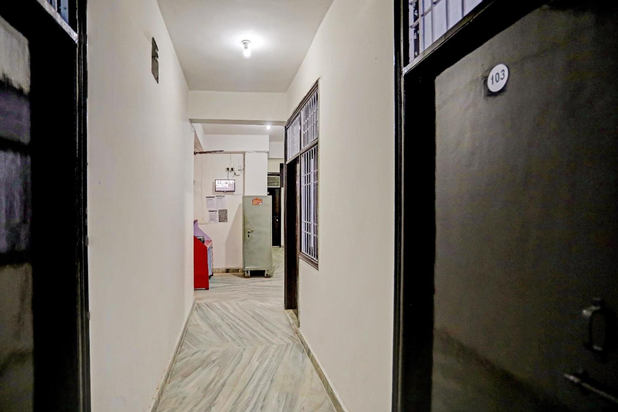 Spot On Raj Hotel Vip Near Worlds Of Wonder Kalkaji Devi Екстер'єр фото